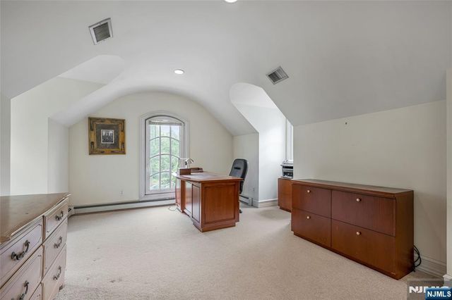 4 Hetzel Drive, Mahwah, NJ 07430