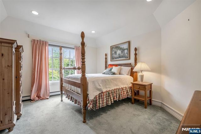 4 Hetzel Drive, Mahwah, NJ 07430