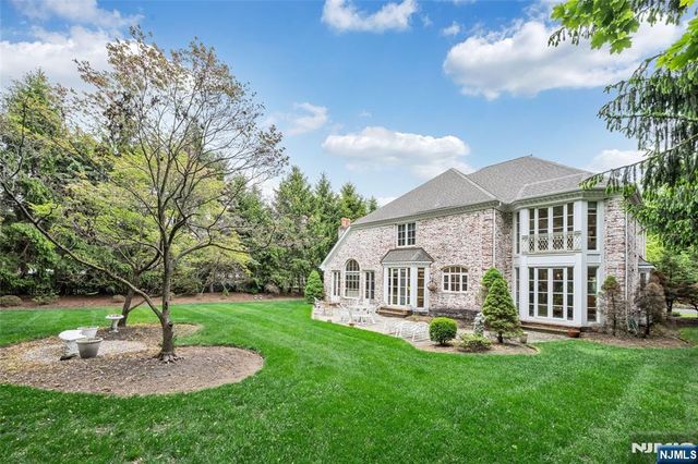 4 Hetzel Drive, Mahwah, NJ 07430