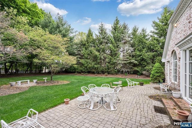 4 Hetzel Drive, Mahwah, NJ 07430