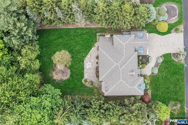 4 Hetzel Drive, Mahwah, NJ 07430