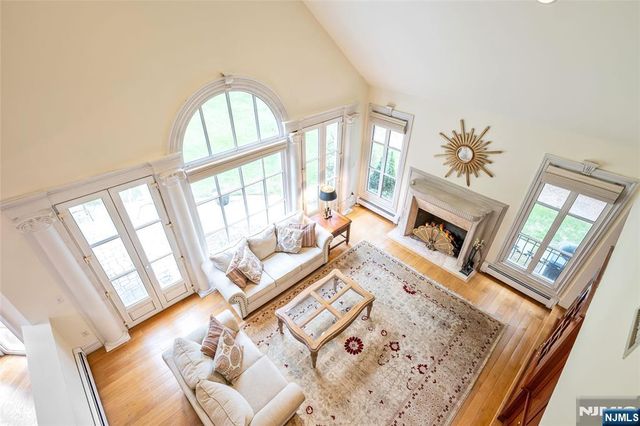 4 Hetzel Drive, Mahwah, NJ 07430