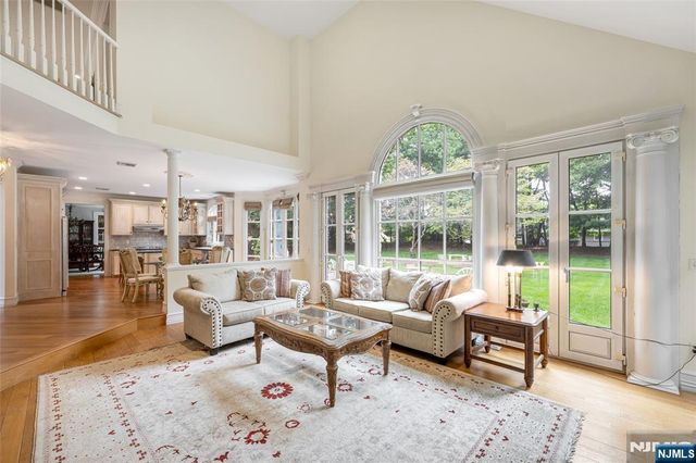 4 Hetzel Drive, Mahwah, NJ 07430