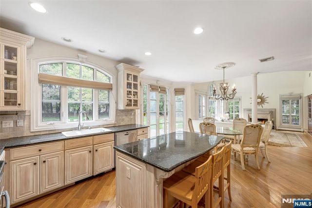 4 Hetzel Drive, Mahwah, NJ 07430