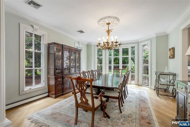 4 Hetzel Drive, Mahwah, NJ 07430