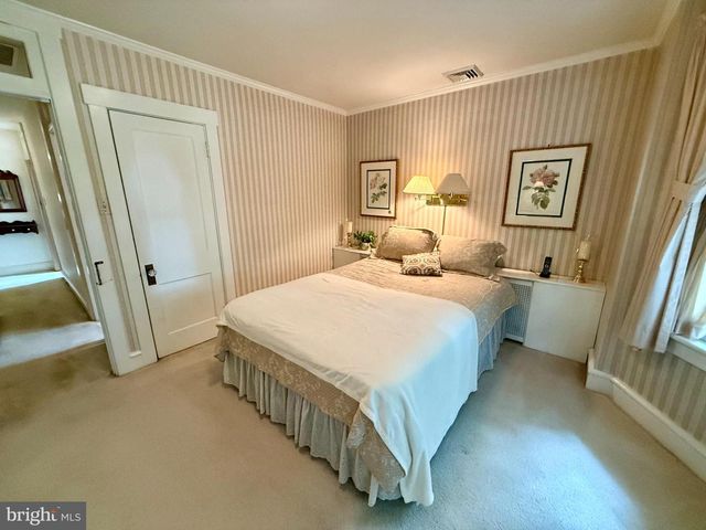 1557 DAUPHIN AV, Wyomissing, PA 19610