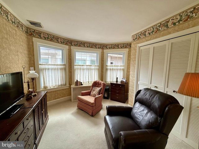 1557 DAUPHIN AV, Wyomissing, PA 19610