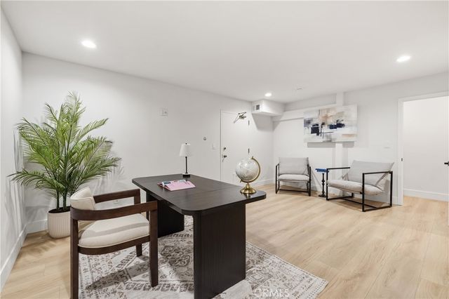 5711 Owensmouth 125, Woodland Hills, CA 91367