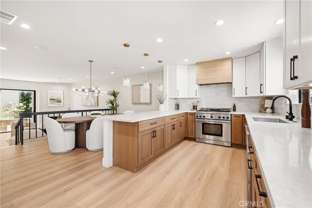 Image 12 of property listing at 5711 Owensmouth 125, Woodland Hills, CA 91367