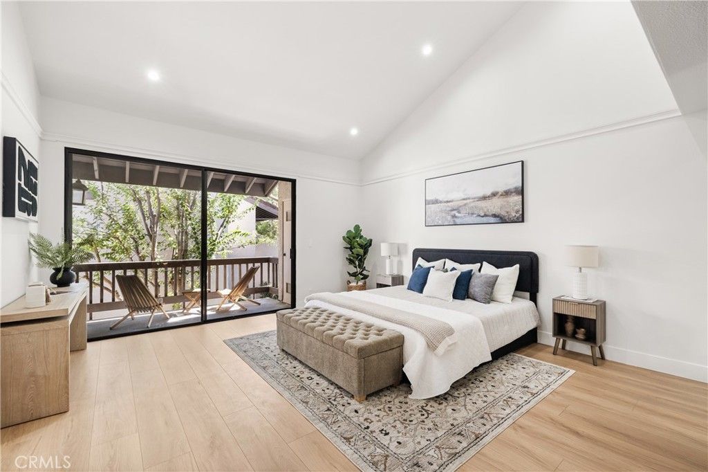 Image 3 of property listing at 5711 Owensmouth 125, Woodland Hills, CA 91367
