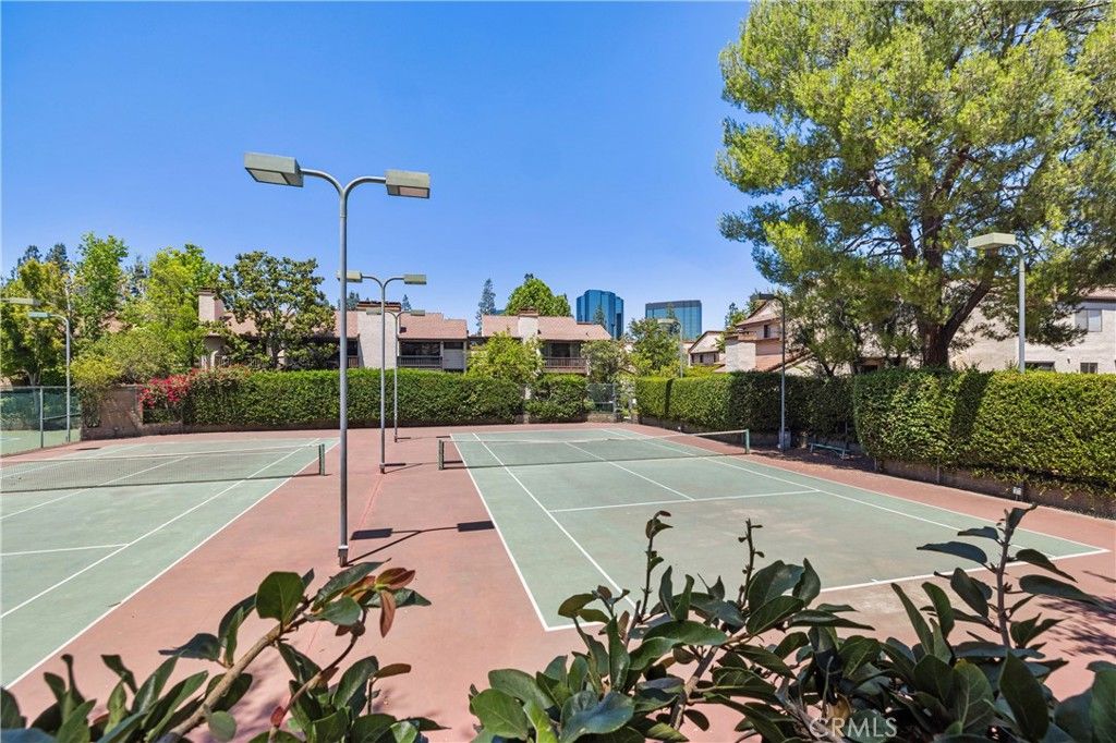 Image 36 of property listing at 5711 Owensmouth 125, Woodland Hills, CA 91367