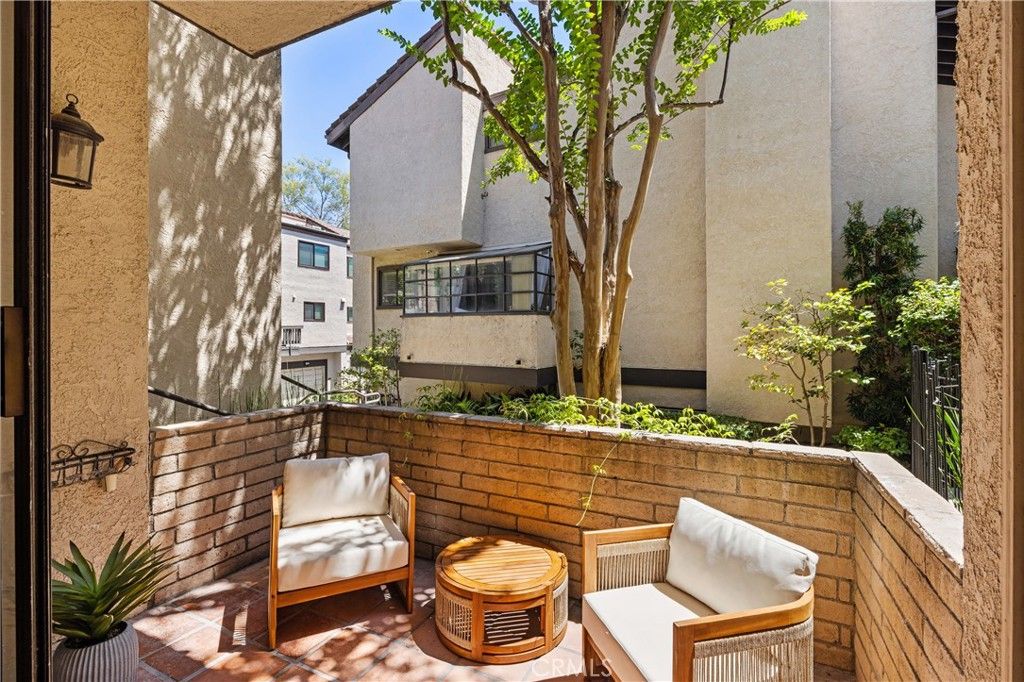 Image 8 of property listing at 5711 Owensmouth 125, Woodland Hills, CA 91367