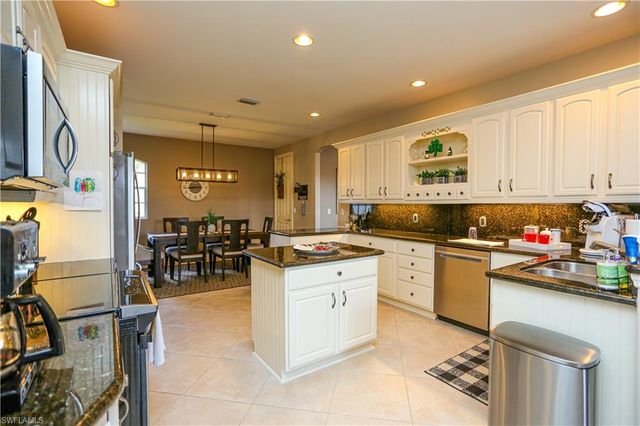5945 Paradise CIR, Naples, FL 34110