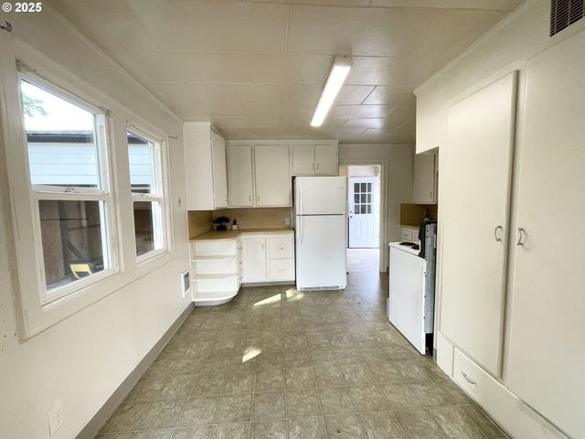 245 MADRONA Ave, Salem, OR 97302