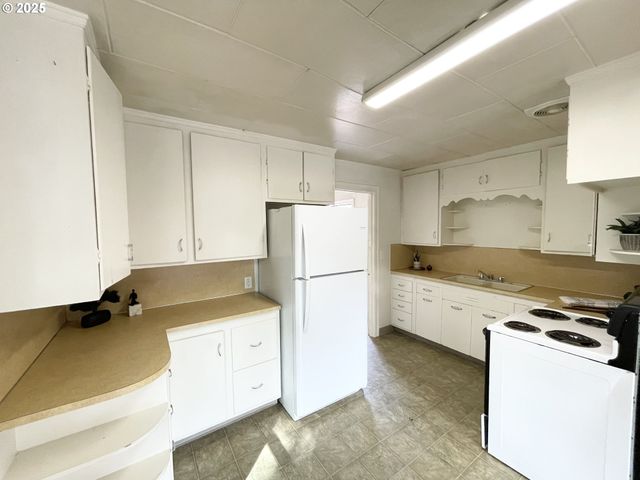 245 MADRONA Ave, Salem, OR 97302