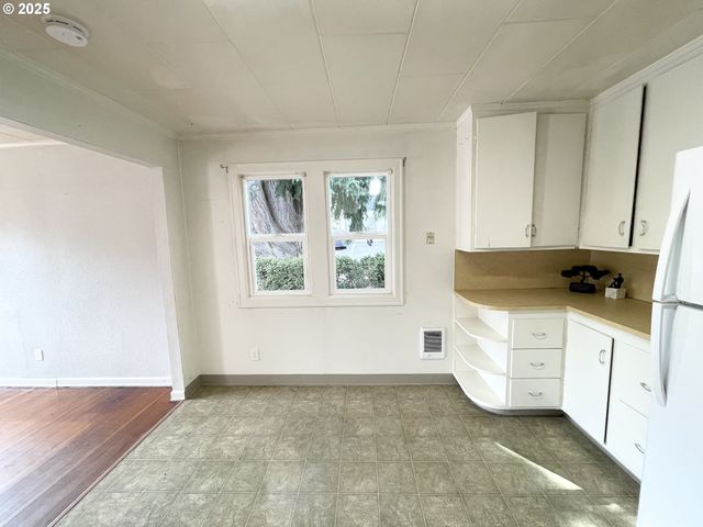 245 MADRONA Ave, Salem, OR 97302