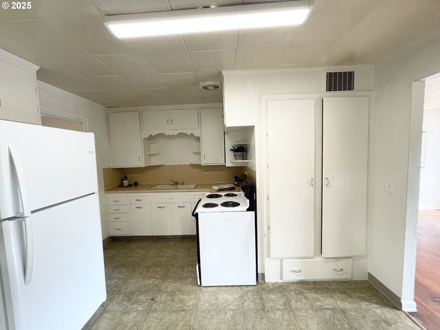 245 MADRONA Ave, Salem, OR 97302