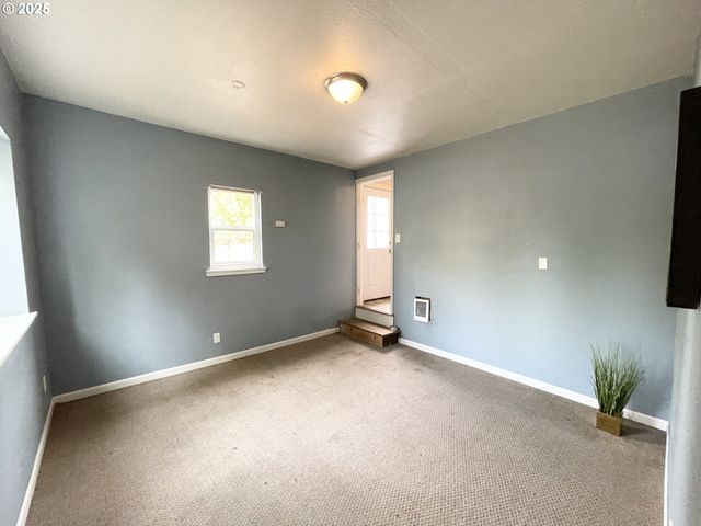 245 MADRONA Ave, Salem, OR 97302