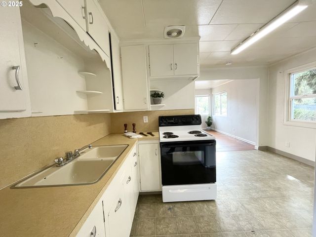 245 MADRONA Ave, Salem, OR 97302