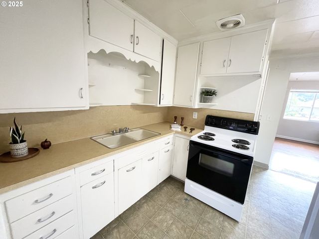 245 MADRONA Ave, Salem, OR 97302