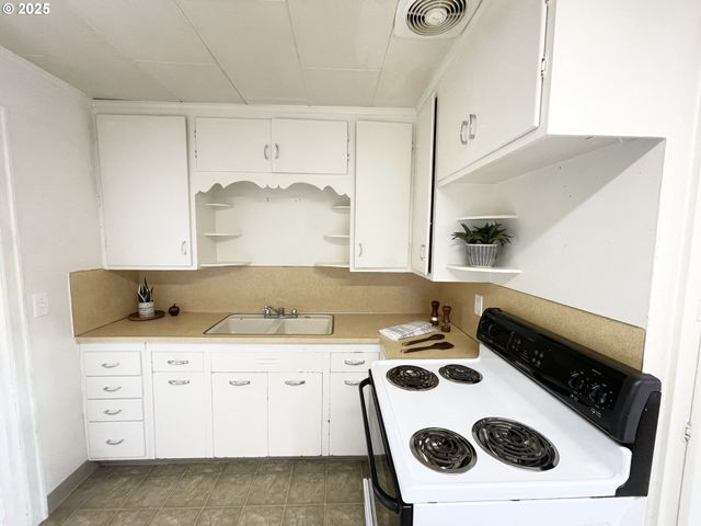 245 MADRONA Ave, Salem, OR 97302