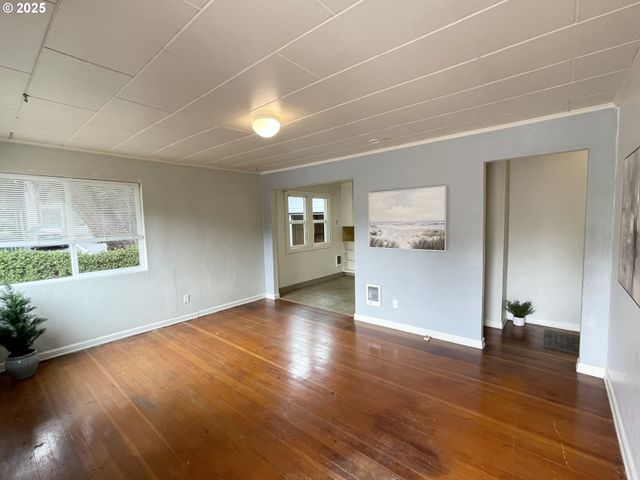 245 MADRONA Ave, Salem, OR 97302