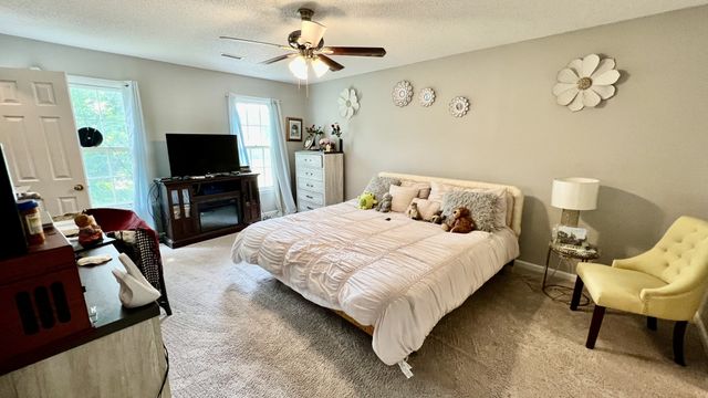 909 Lamont Ln, Clarksville, TN 37042