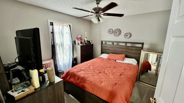 909 Lamont Ln, Clarksville, TN 37042