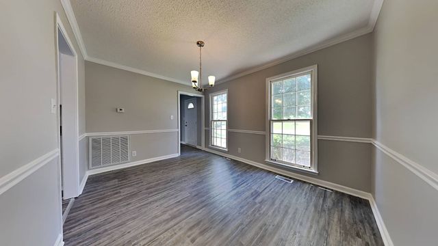 909 Lamont Ln, Clarksville, TN 37042