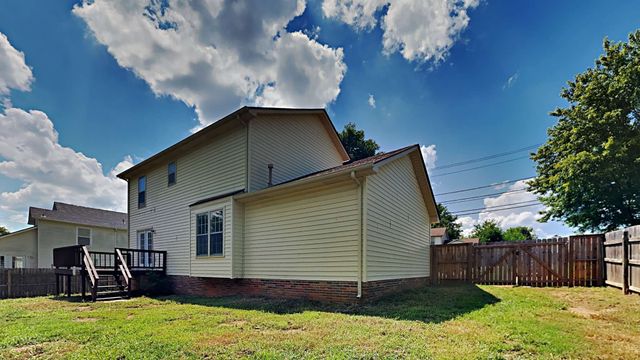 909 Lamont Ln, Clarksville, TN 37042