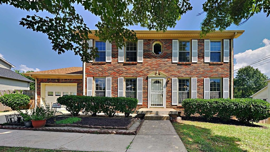909 Lamont Ln, Clarksville, TN 37042