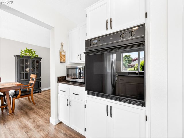 19338 VINCENT Dr, Oregon City, OR 97045
