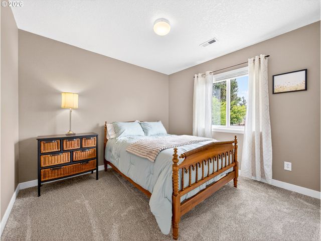 19338 VINCENT Dr, Oregon City, OR 97045