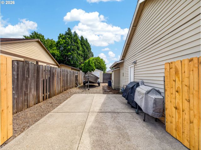 19338 VINCENT Dr, Oregon City, OR 97045