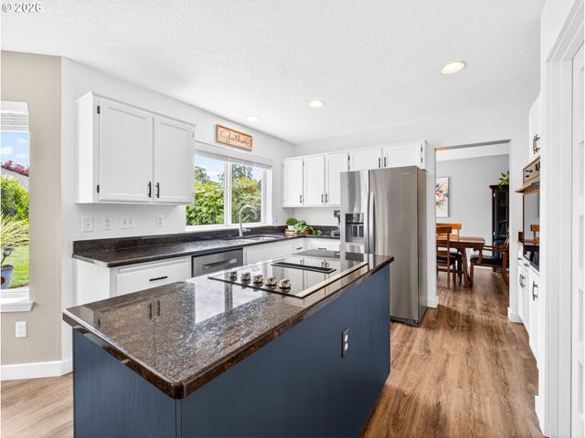 19338 VINCENT Dr, Oregon City, OR 97045