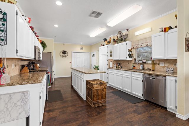1216 Overton Avenue, Port Bolivar, TX 77650