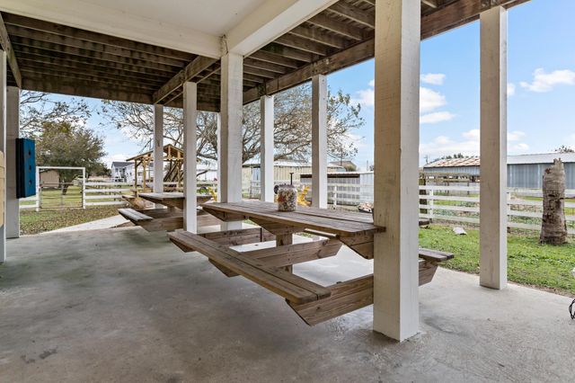 1216 Overton Avenue, Port Bolivar, TX 77650