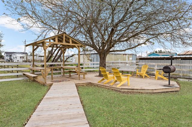 1216 Overton Avenue, Port Bolivar, TX 77650