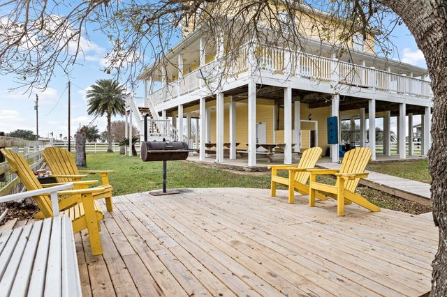 1216 Overton Avenue, Port Bolivar, TX 77650