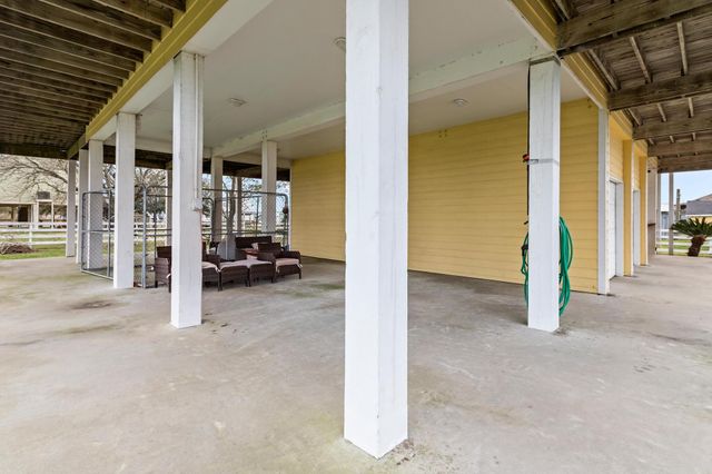 1216 Overton Avenue, Port Bolivar, TX 77650