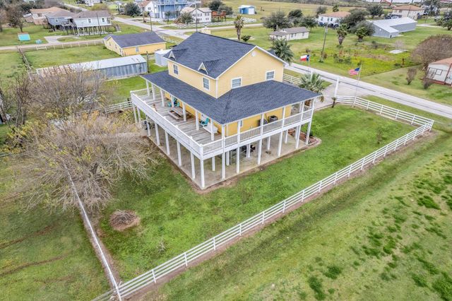 1216 Overton Avenue, Port Bolivar, TX 77650