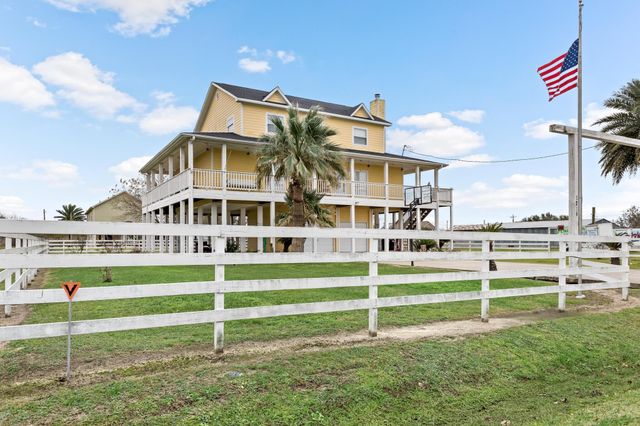 1216 Overton Avenue, Port Bolivar, TX 77650