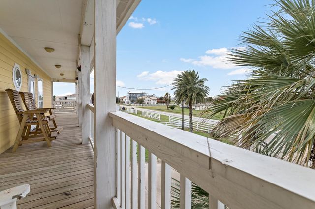 1216 Overton Avenue, Port Bolivar, TX 77650