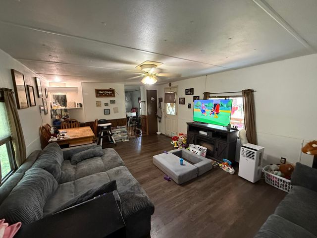 1105 Chowning Drive, Mountain View, MO 65548