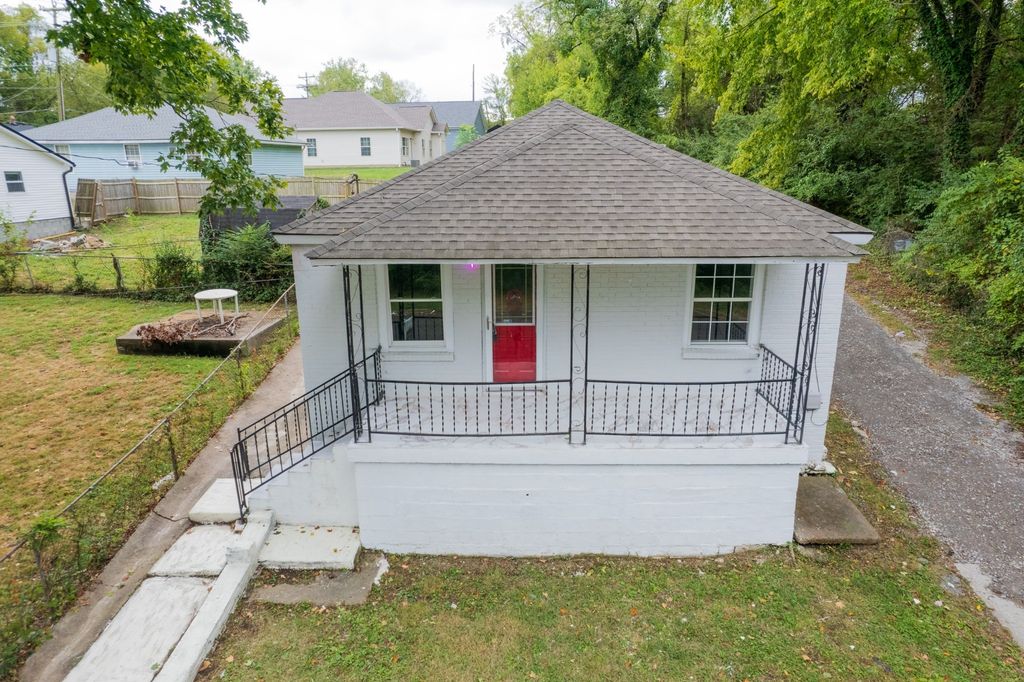 1144 Cedar St, Clarksville, TN 37040