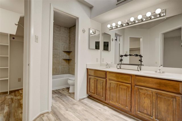 8020 Braesmain Drive 1806, Houston, TX 77025