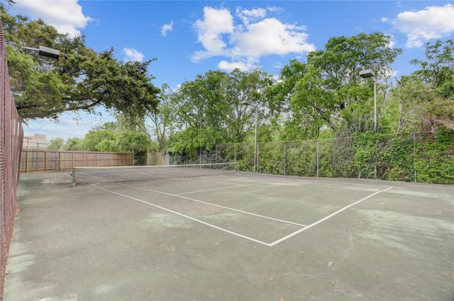 8020 Braesmain Drive 1806, Houston, TX 77025