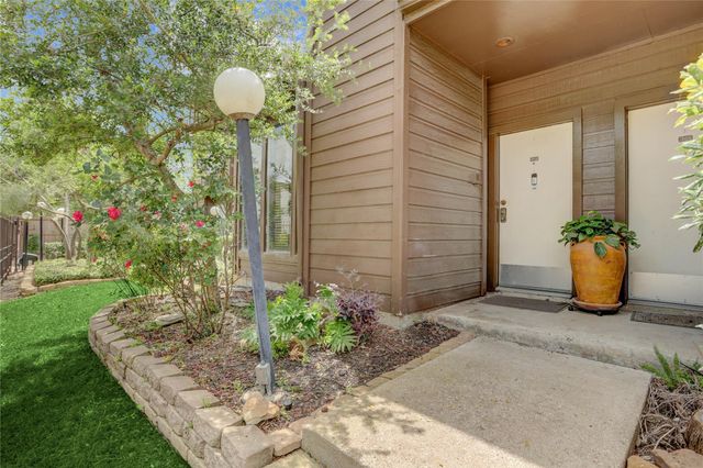 8020 Braesmain Drive 1806, Houston, TX 77025