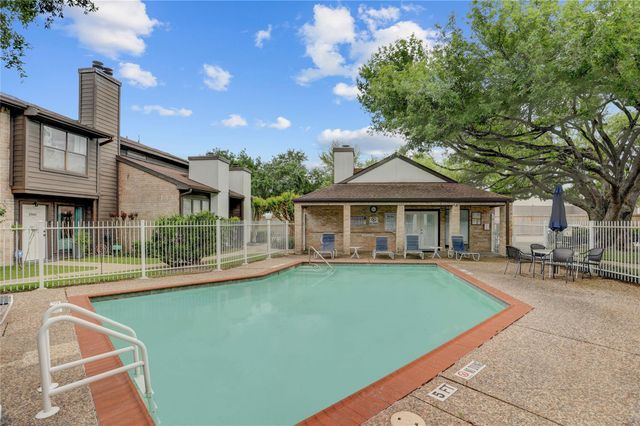 8020 Braesmain Drive 1806, Houston, TX 77025