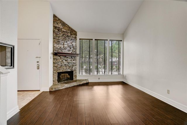 8020 Braesmain Drive 1806, Houston, TX 77025